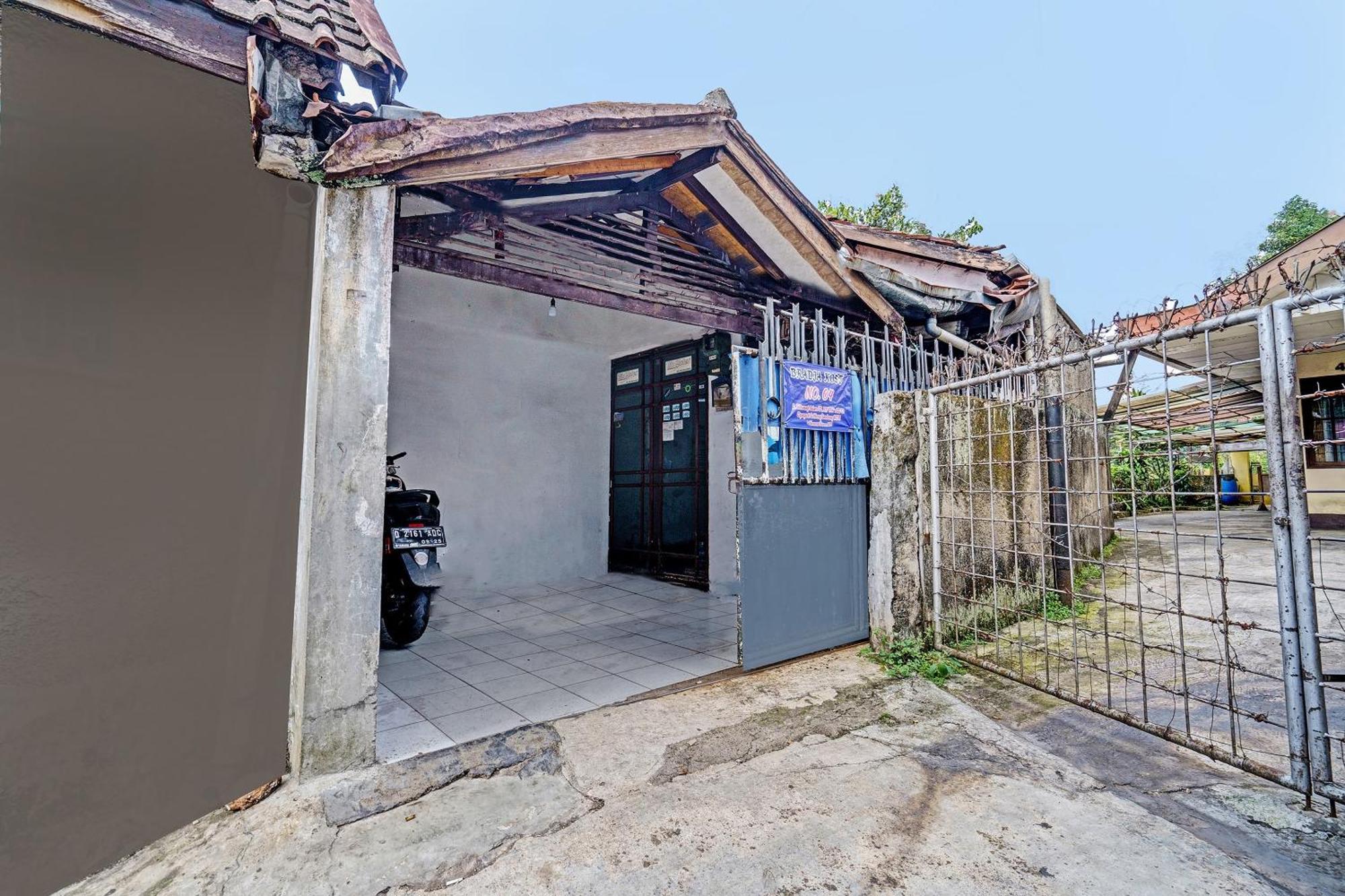 Oyo Life 92709 Kost Teras Cikapundung Syariah Hotel Bandung Exterior photo